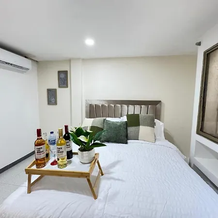 Cerca Del Aeropuerto Con Jacuzzi 10 Personas Apartamento *
