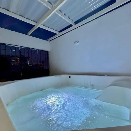 Cerca Del Aeropuerto Con Jacuzzi 10 Personas * Cartagena