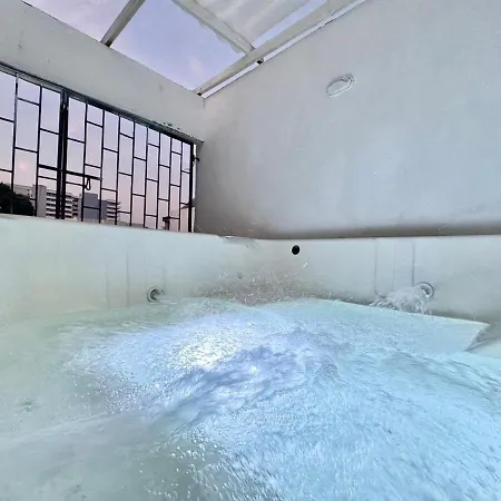 Cerca Del Aeropuerto Con Jacuzzi 10 Personas Apartamento *