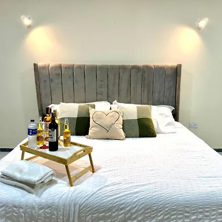 Cerca Del Aeropuerto Con Jacuzzi 10 Personas Apartamento