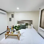 Apartamento cerca del aeropuerto con jacuzzi 10 personas