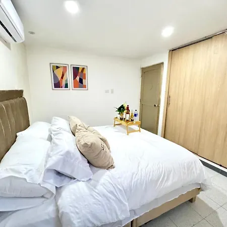 Cerca Del Aeropuerto Con Jacuzzi 10 Personas Apartamento *