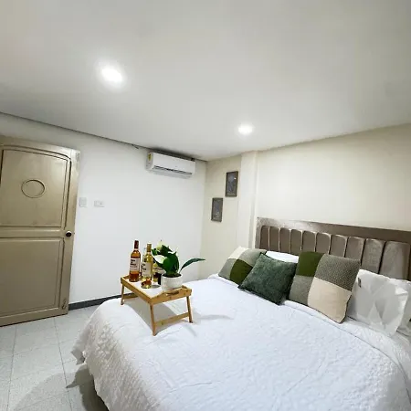 Cerca Del Aeropuerto Con Jacuzzi 10 Personas * Cartagena