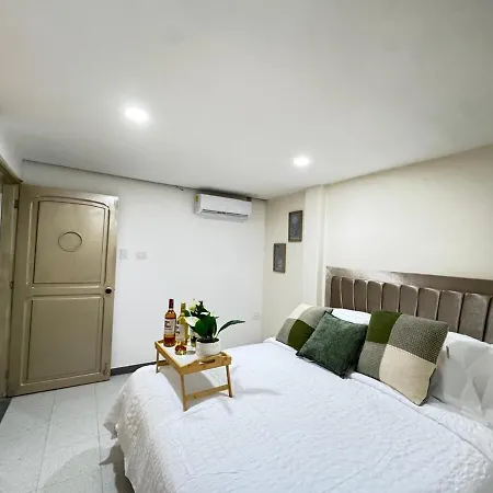 Cerca Del Aeropuerto Con Jacuzzi 10 Personas Apartamento