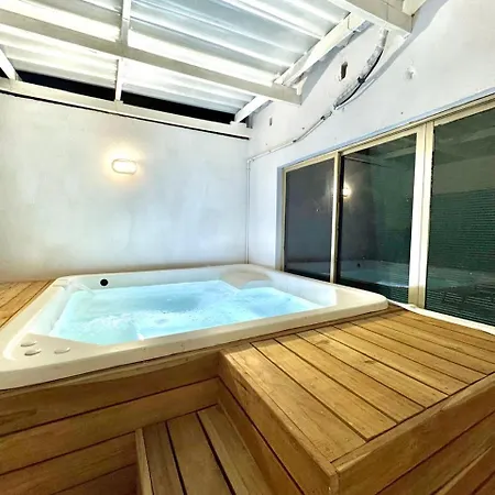 Cerca Del Aeropuerto Con Jacuzzi 10 Personas Apartamento *