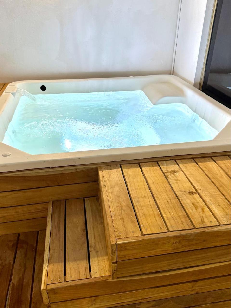 Cerca Del Aeropuerto Con Jacuzzi 10 Personas Apartamento