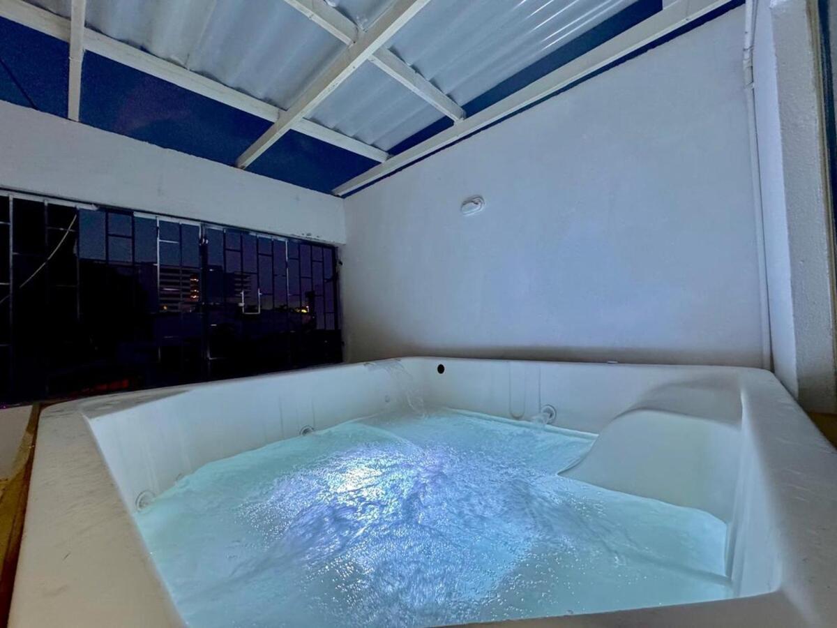 Cerca Del Aeropuerto Con Jacuzzi 10 Personas * Cartagena