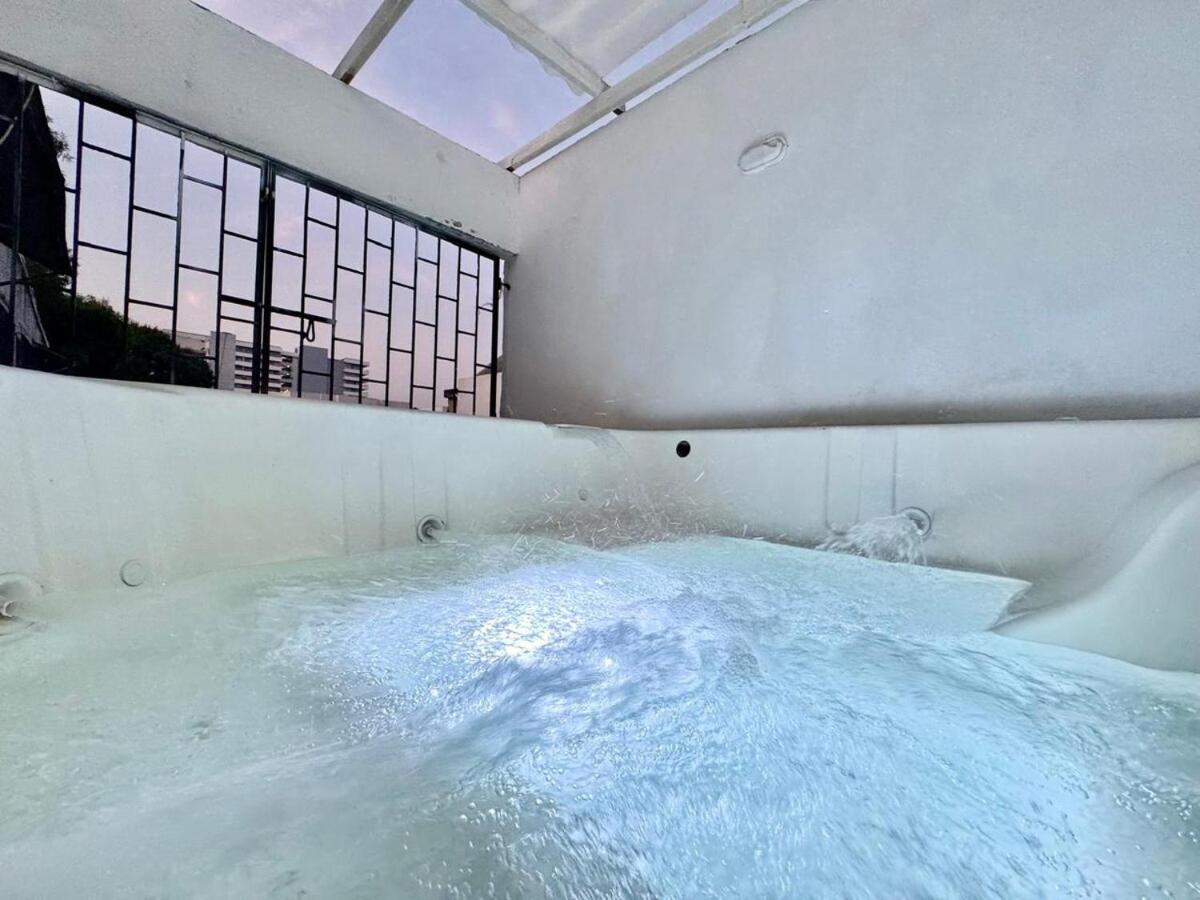 Cerca Del Aeropuerto Con Jacuzzi 10 Personas Apartamento *
