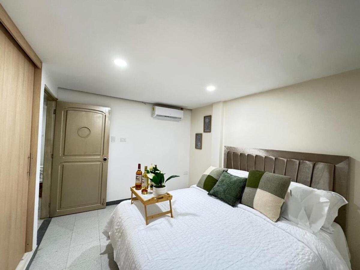 Cerca Del Aeropuerto Con Jacuzzi 10 Personas Apartamento