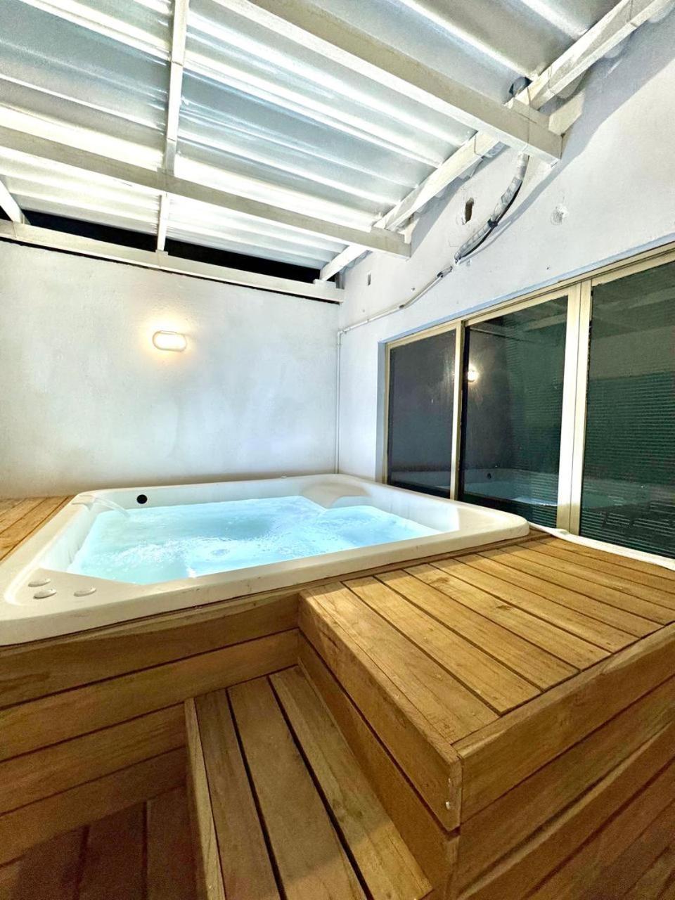 Cerca Del Aeropuerto Con Jacuzzi 10 Personas Apartamento *